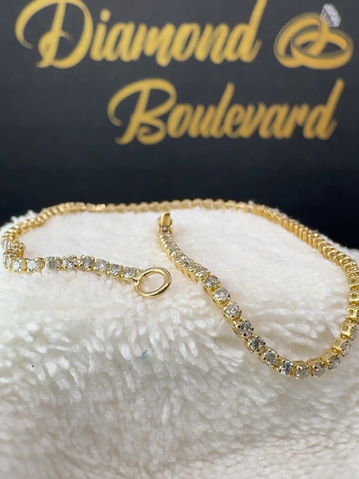 Diamond tennis bracelet